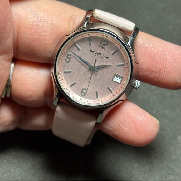 Kenneth Cole New York Ladies Quartz Watch Working Silver Tone Date Just S179-04 - Picture 1 of 6